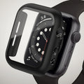 Funda negra con cristal templado puesta en un Apple Watch